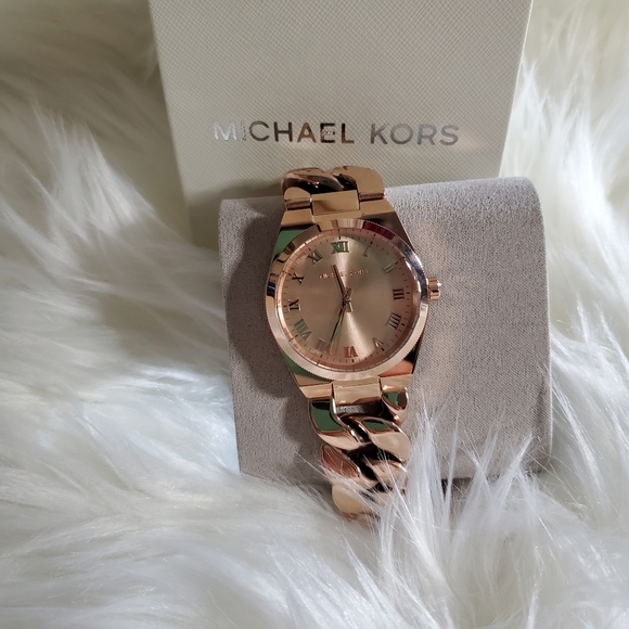 Watch - Picture 2 of 3